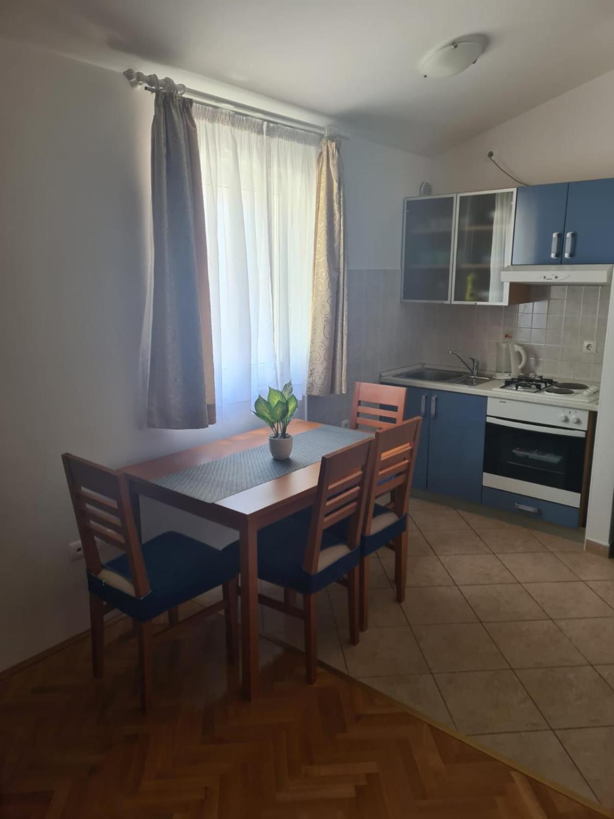 Apartmani Katarina Макарска Екстериор снимка