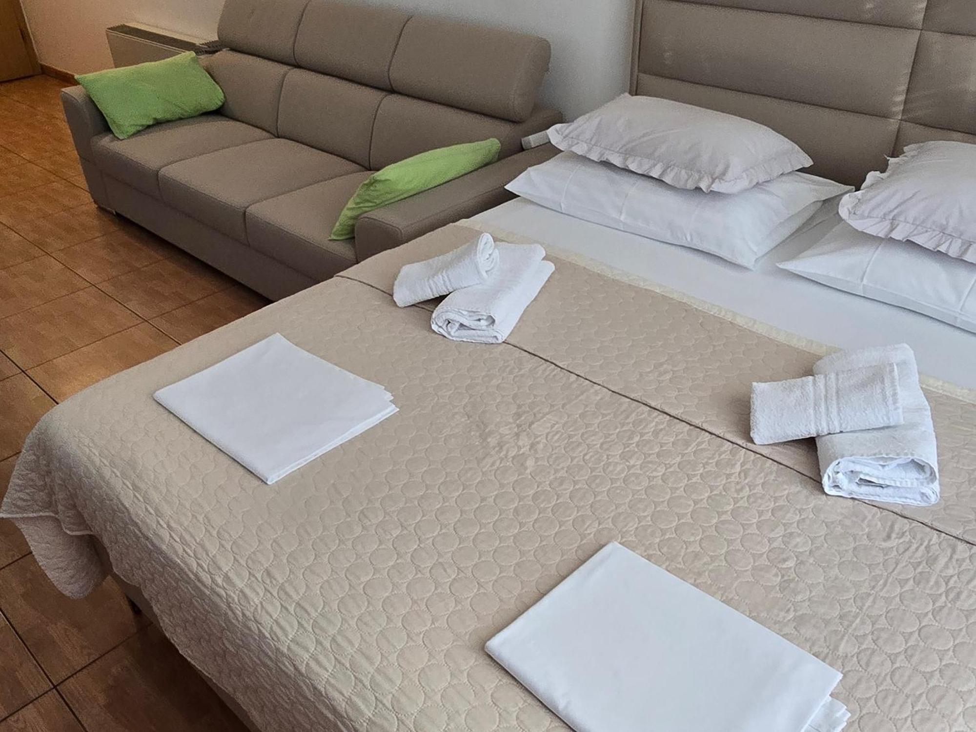 Apartmani Katarina Макарска Екстериор снимка